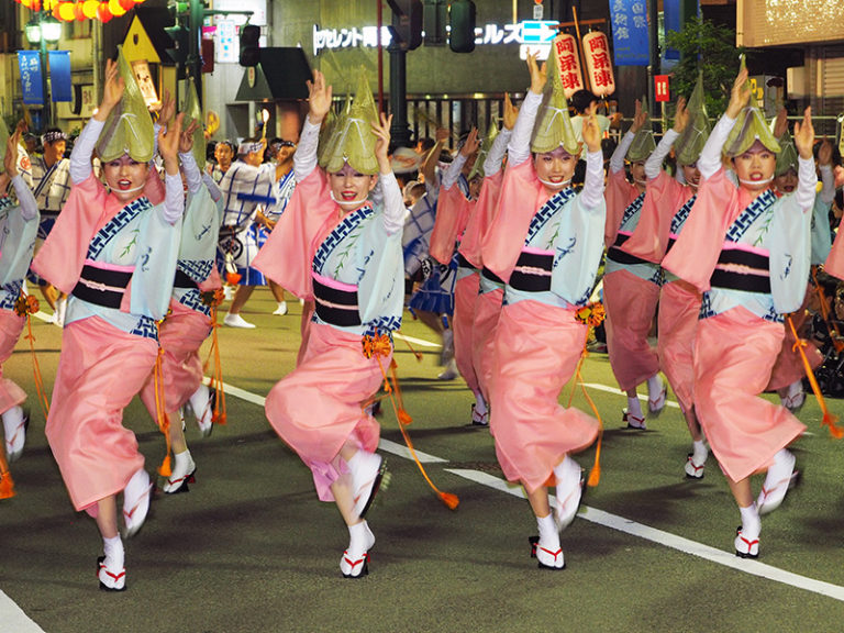 南越谷阿波踊り 2025 日程・開催場所・屋台・SNS・アクセス・駐車場・交通規制・見どころなどをご紹介します。