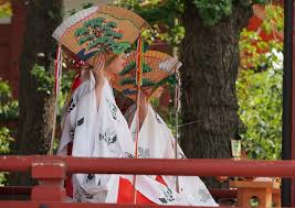 三社祭 巫女舞奉奏.jpg
